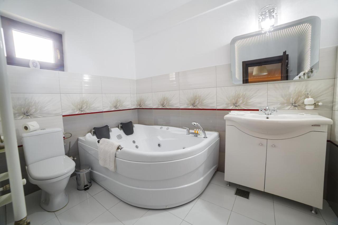 Gradina Mariajelor Hotel Câmpulung Moldovenesc Екстериор снимка