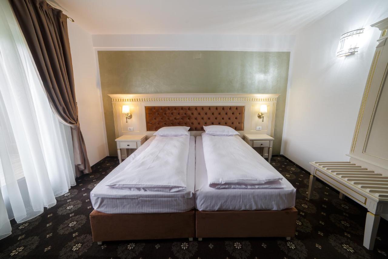 Gradina Mariajelor Hotel Câmpulung Moldovenesc Екстериор снимка