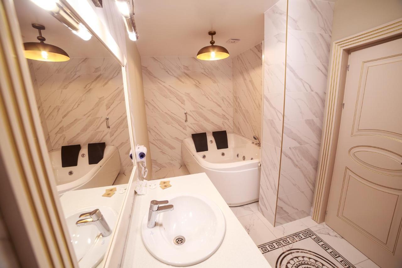 Gradina Mariajelor Hotel Câmpulung Moldovenesc Екстериор снимка
