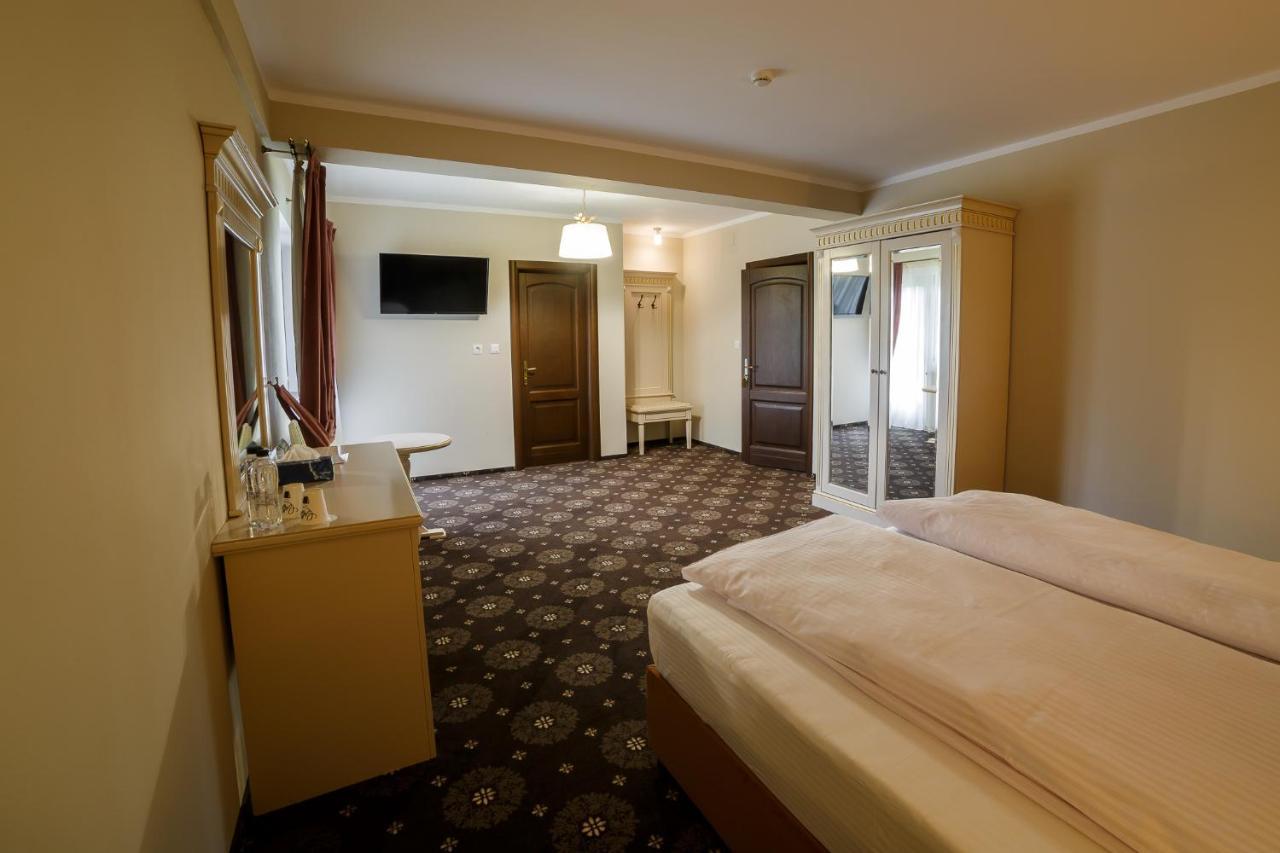 Gradina Mariajelor Hotel Câmpulung Moldovenesc Екстериор снимка