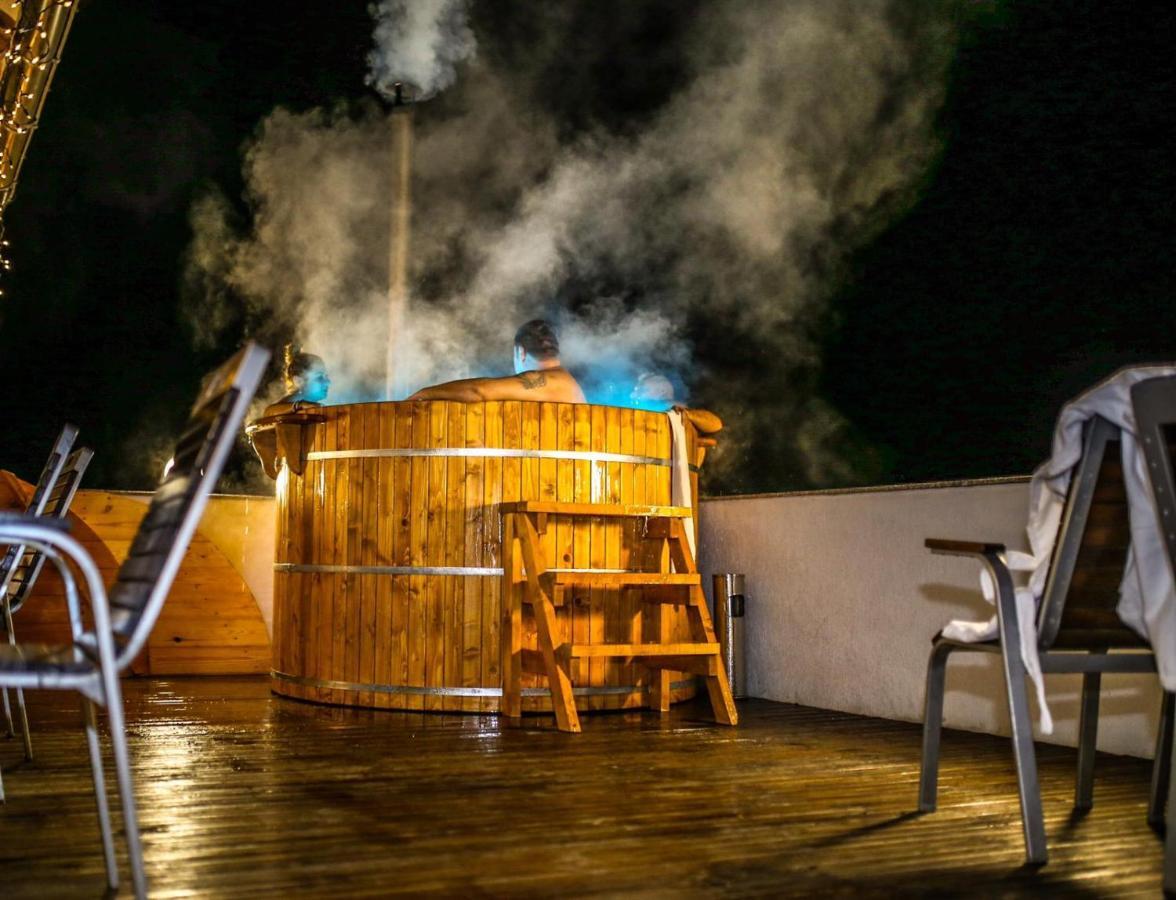 Gradina Mariajelor Hotel Câmpulung Moldovenesc Екстериор снимка