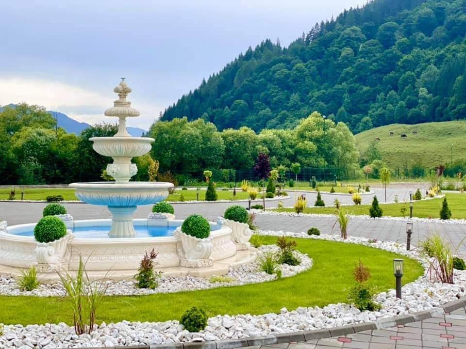 Gradina Mariajelor Hotel Câmpulung Moldovenesc Екстериор снимка