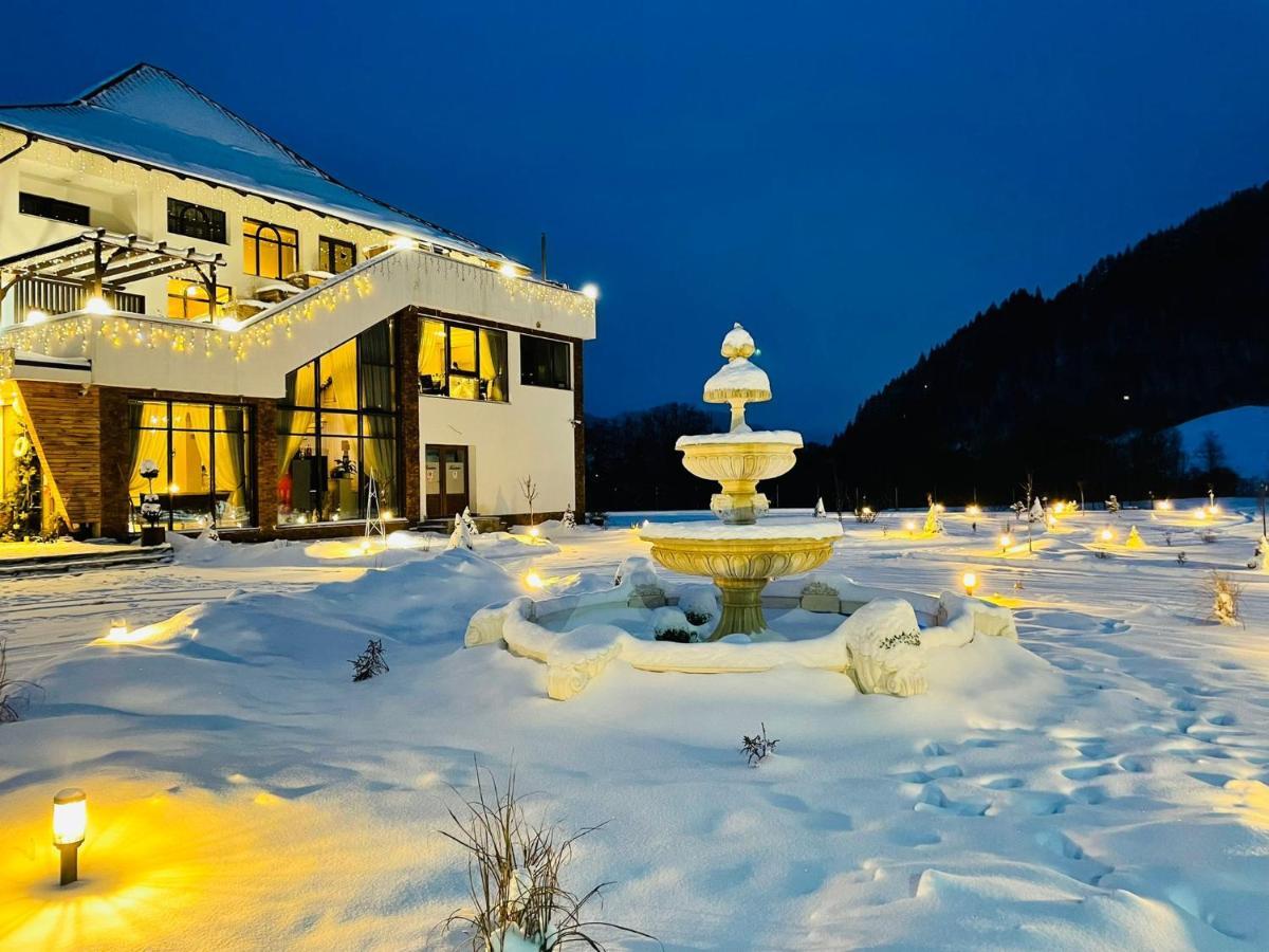 Gradina Mariajelor Hotel Câmpulung Moldovenesc Екстериор снимка